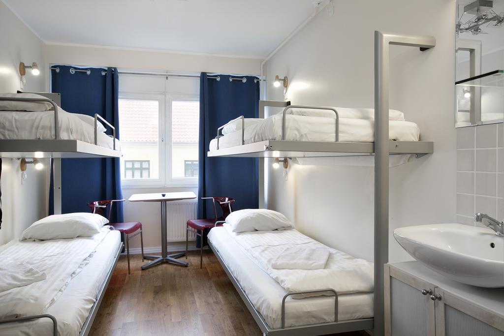 Doppel-/Zweibettzimmer mit Gemeinschaftsbad