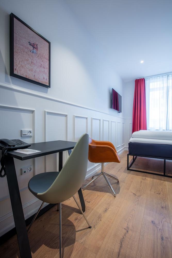 Economy Room