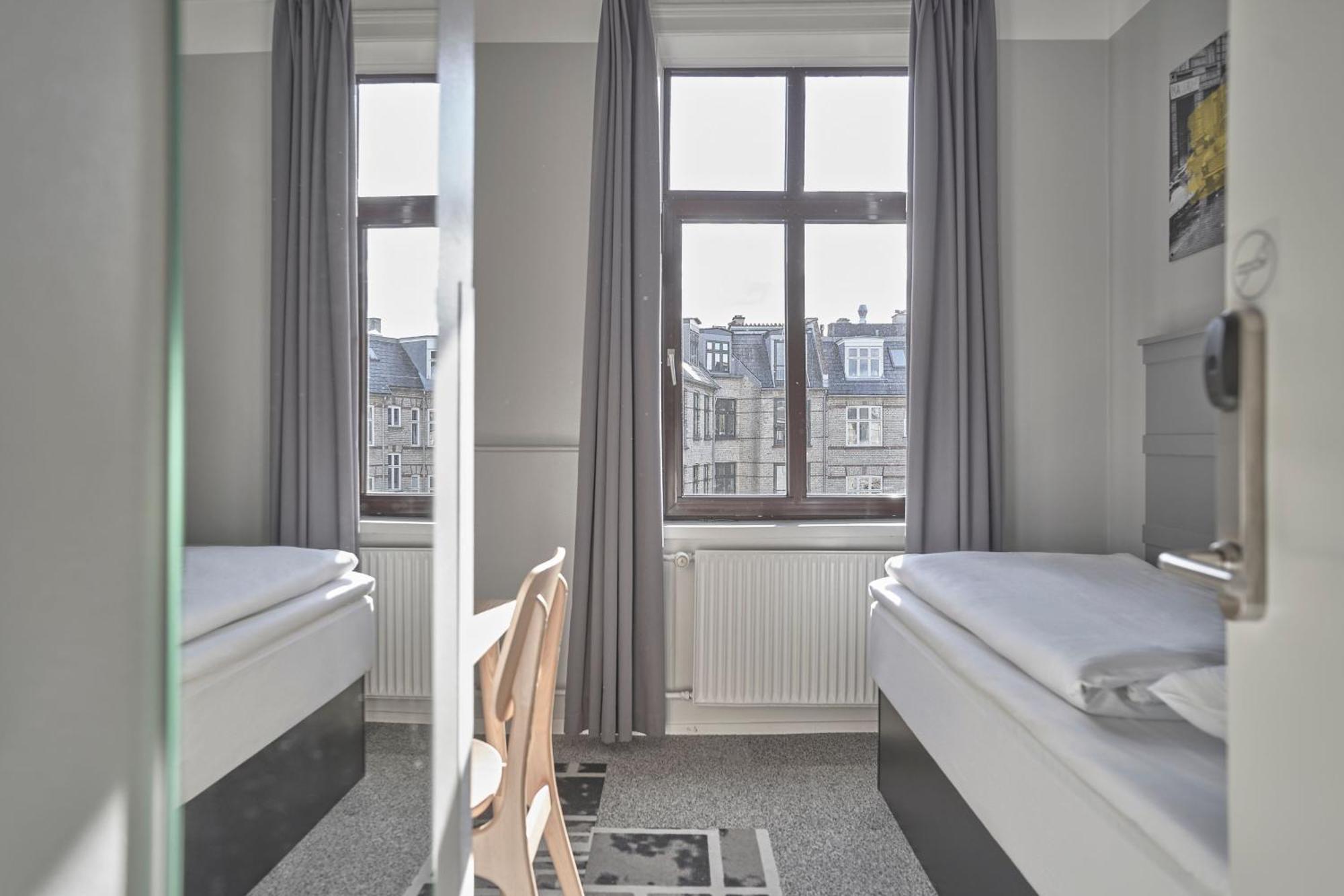 Efficient Single Room with Twin Bed,1630872678:JPEG