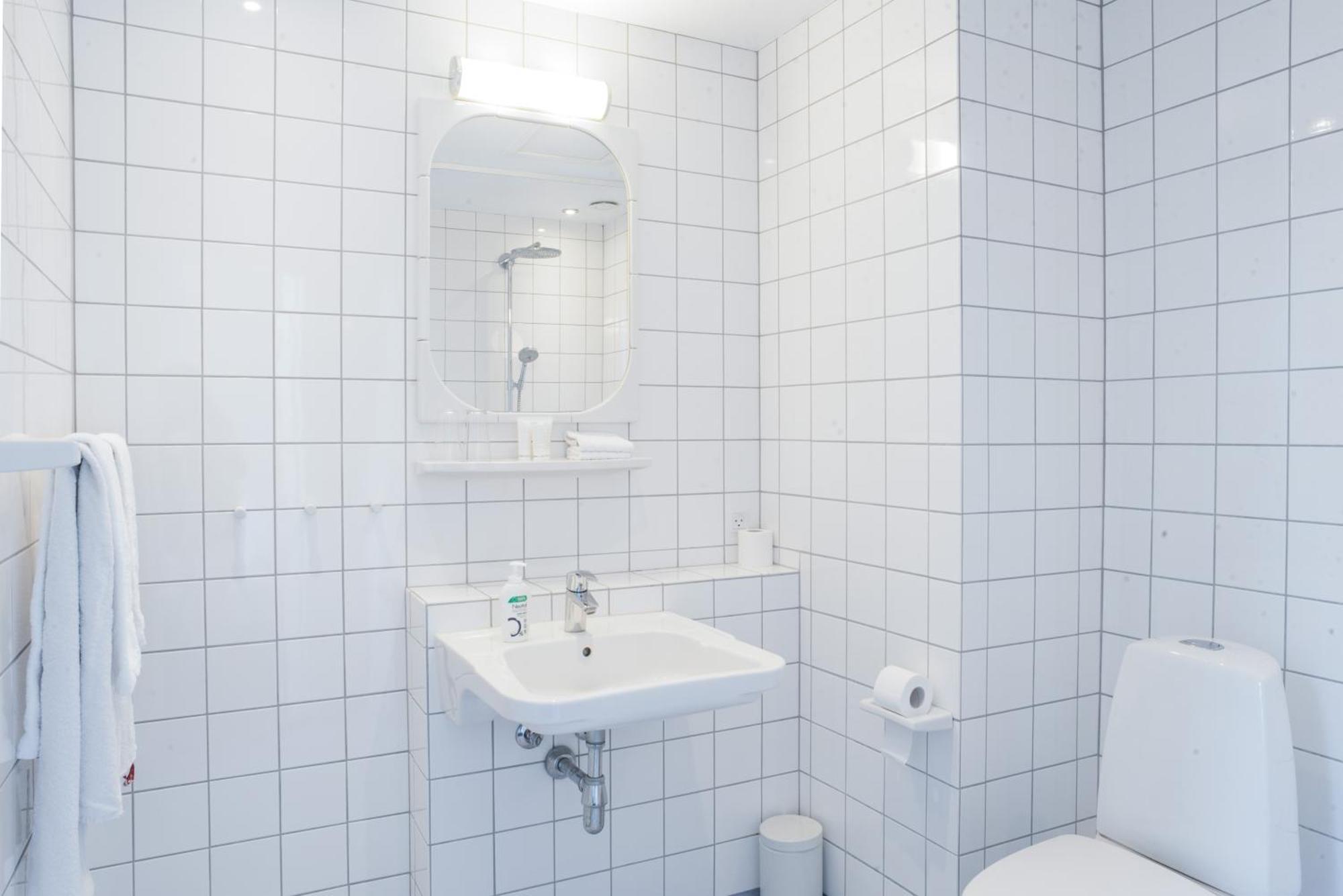 Großes Doppel-/Zweibettzimmer
