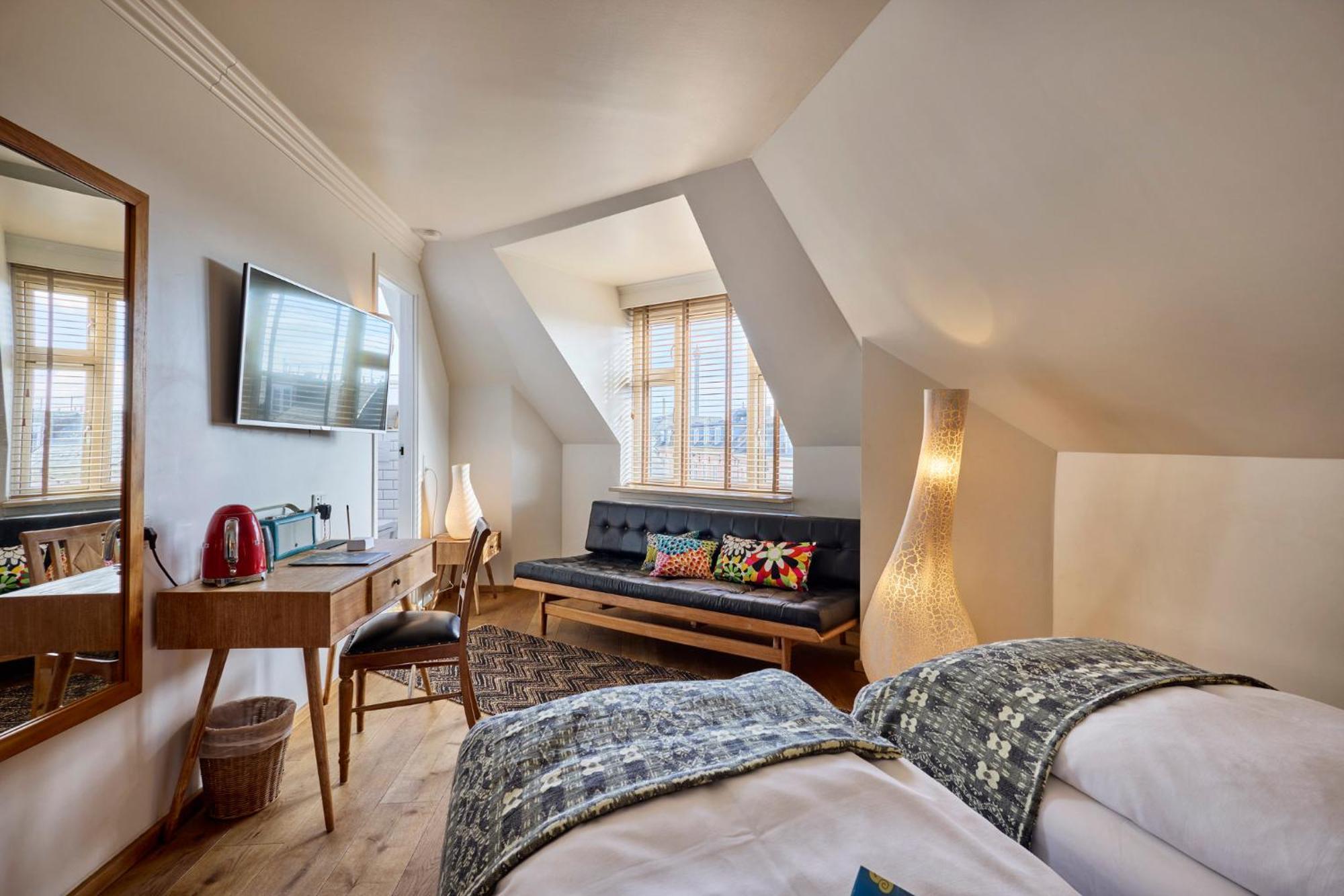 Small Twin Room,1672562661:JPEG