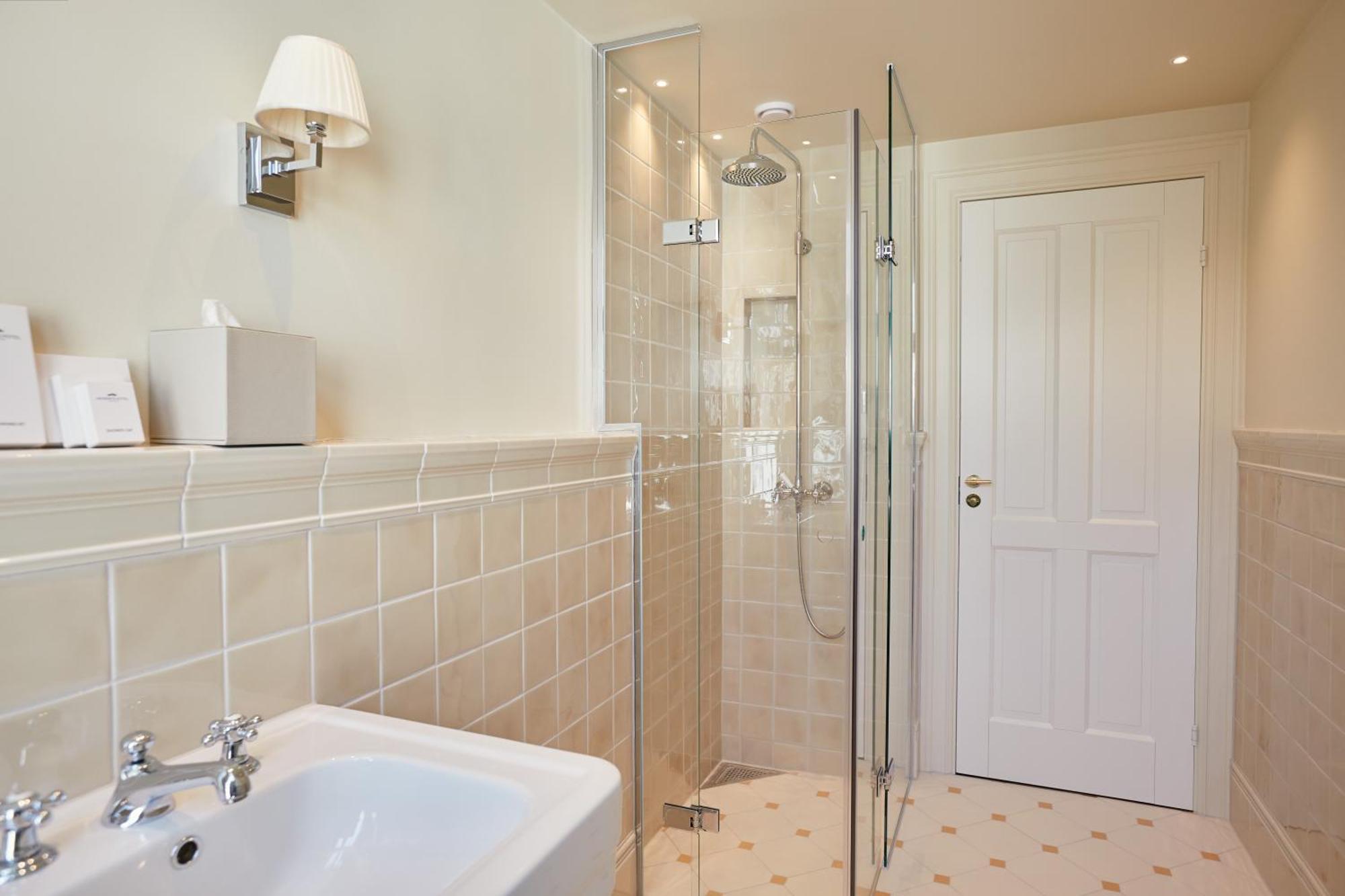 Superior Room,1758951629:JPEG