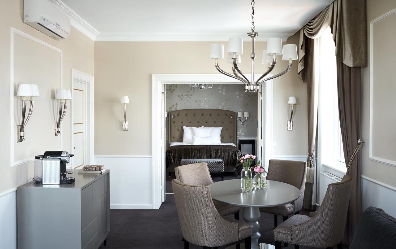 Suite Access to Executive Lounge