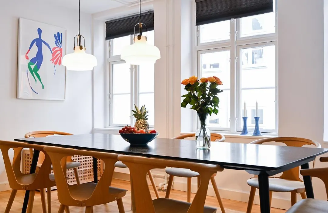 Sanders Tower - Chic Two-Bedroom Apartment In Charming Copenhagen-1