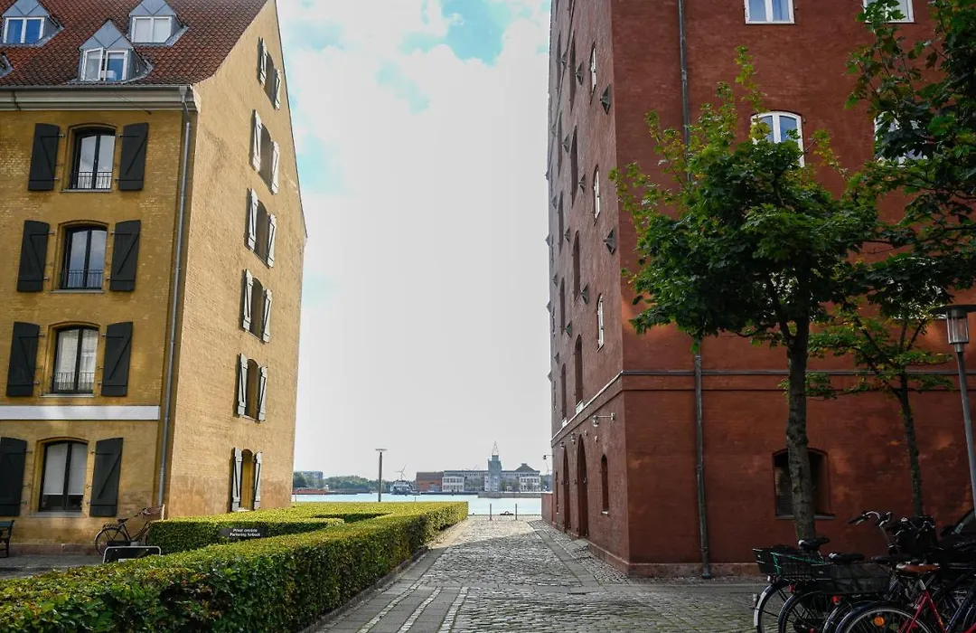 Sanders Frontier - Endearing Two-Bedroom Apartment Near Royal Palace-1
