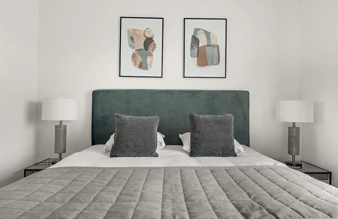 Sanders Arena - Inviting Three-Bedroom Apartment Close To Metro Station-1