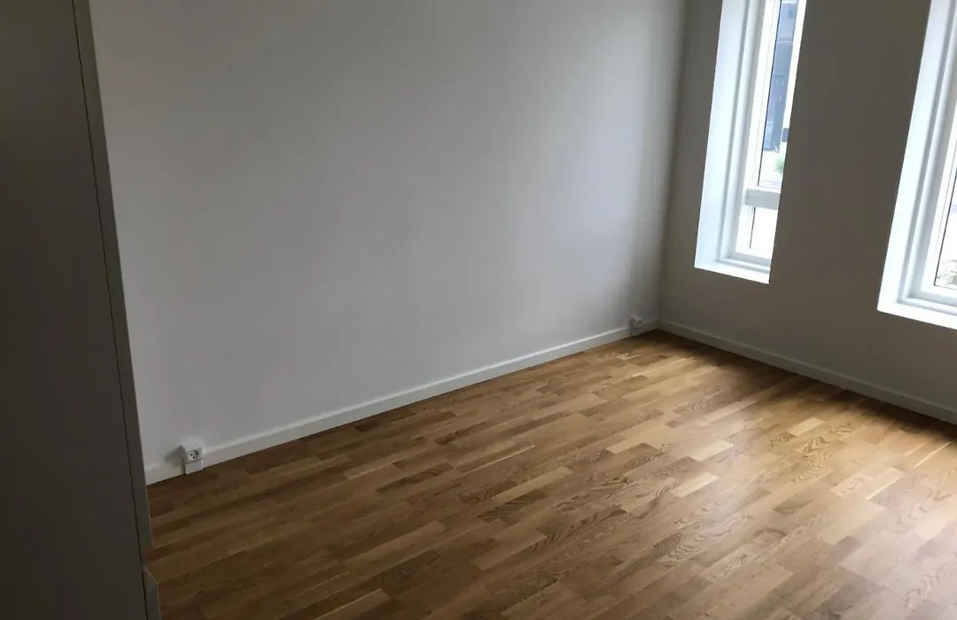 Big Room In Shared Apartment With King Size Bed-1