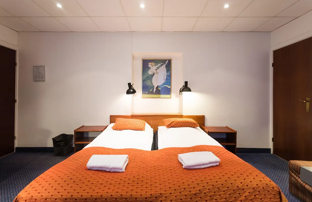 Go Hotel Saga-1
