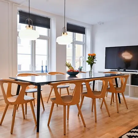 Sanders Tower - Chic Two-Bedroom Apartment In Charming Copenhagen-3