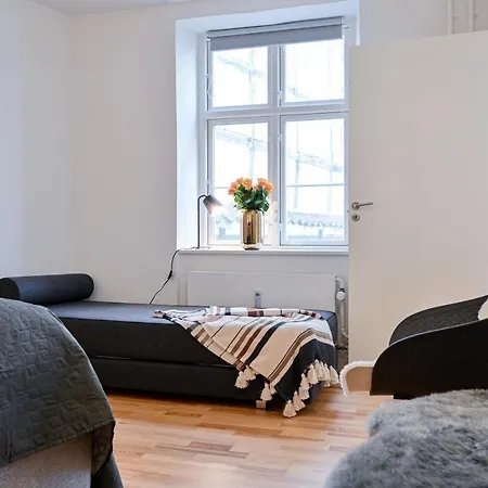 Sanders Tower - Chic Two-Bedroom Apartment In Charming Copenhagen-2