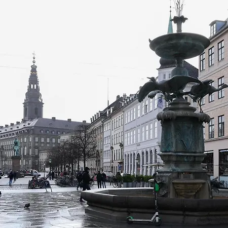 Sanders Old Square - Smart One-Bedroom Apartment Near Stroget-2