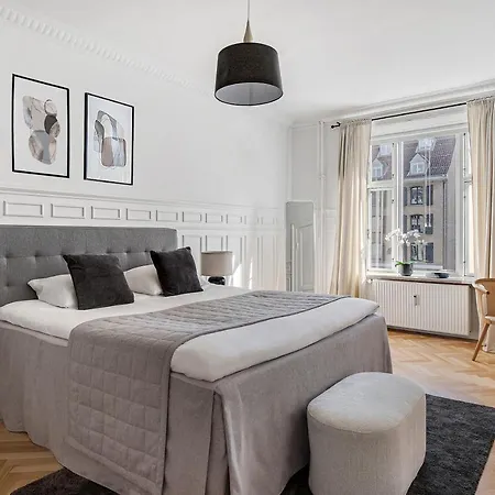 Sanders Frontier - Pleasant Three-Bedroom Apartment Near Royal Palace-3
