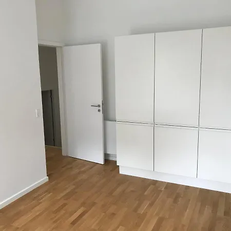 Big Room In Shared Apartment With King Size Bed-2