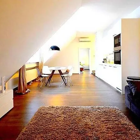 Newly Refurbished Flat In The Centre-2