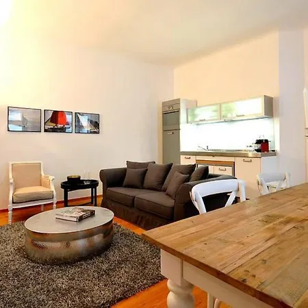 Newly Refurbished Flat In The Centre-3