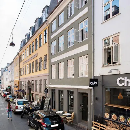 Sanders Central - Dreamy Three-Bedroom Apartment In The Middle Of It All-2