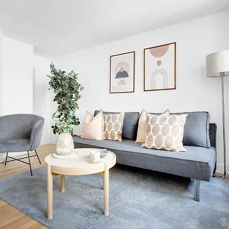 Sanders Central - Petite One-Bedroom Apartment In The Middle Of It All-3