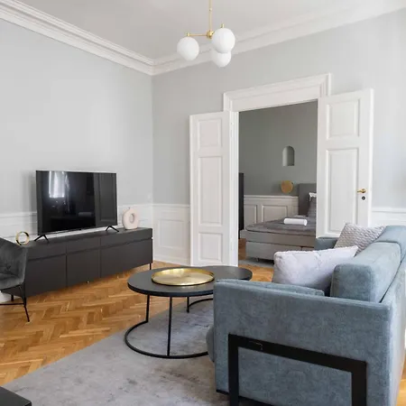 Lavish 4Br Apartment In The Heart Of Cph By The Canals-3