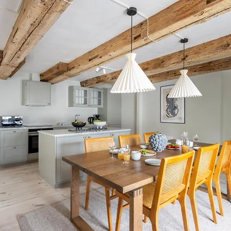 City Apartment With Exposed Ceiling Beams-3