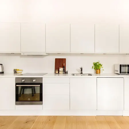 Leaves 3 - Pleasant 4-Bdr Apt In Central Copenhagen-3