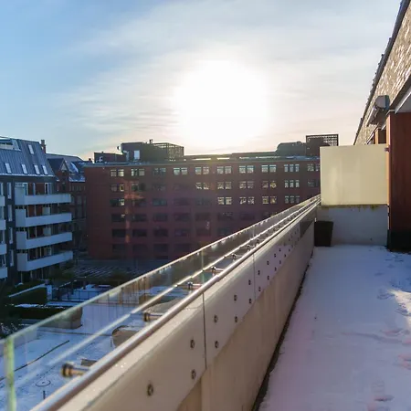 Modern Apartment With Balcony Near Tivoli & Metro-3