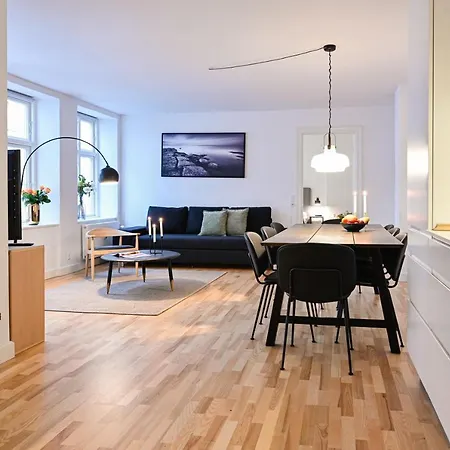 Sanders Tower - Cozy Two-Bedroom Apartment In Charming Copenhagen-2